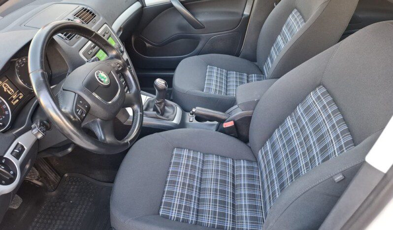 
								SKODA OCTAVIA 2.0 TDI FAMILY 2012 full									