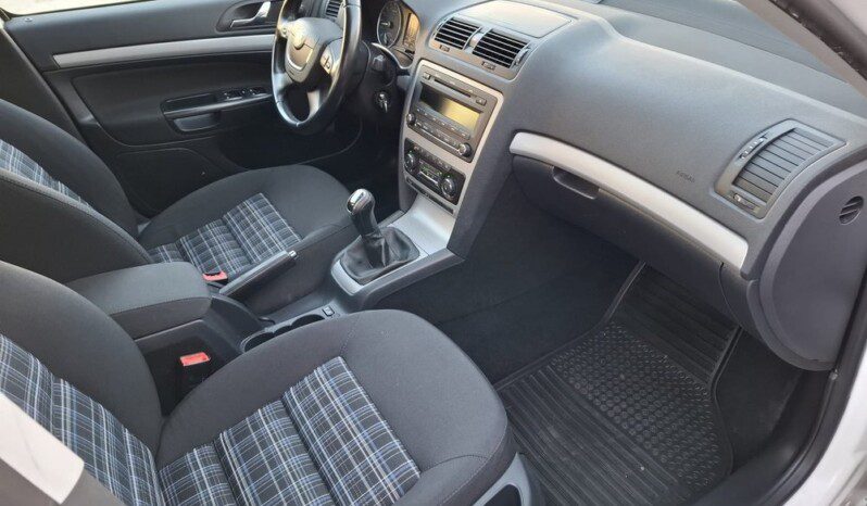 
								SKODA OCTAVIA 2.0 TDI FAMILY 2012 full									