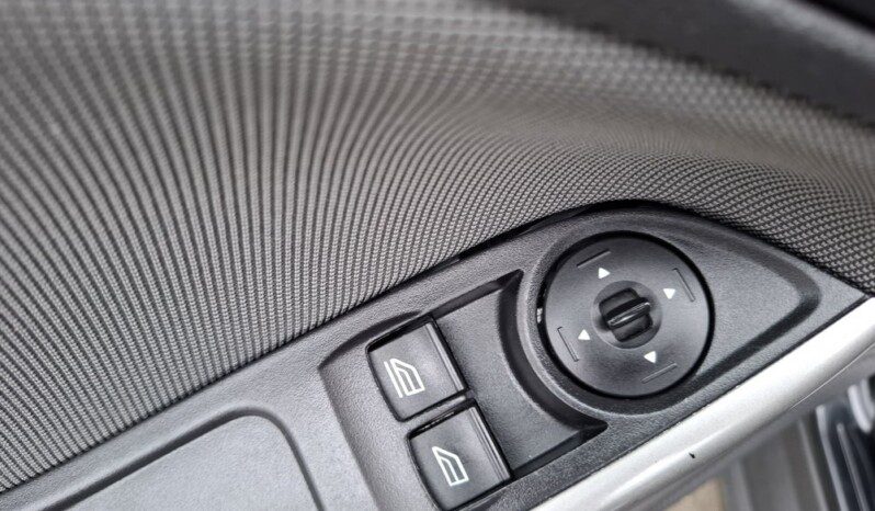 
								FORD FOCUS 1.6 TDCI EDITION 2012 full									