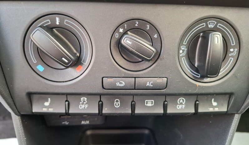 
								SKODA RAPID 1.6 TDI AMBITION 2014 full									