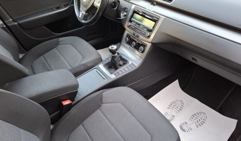
								VW PASSAT B7 2.0 TDI BLUEMOTION 2011 full									