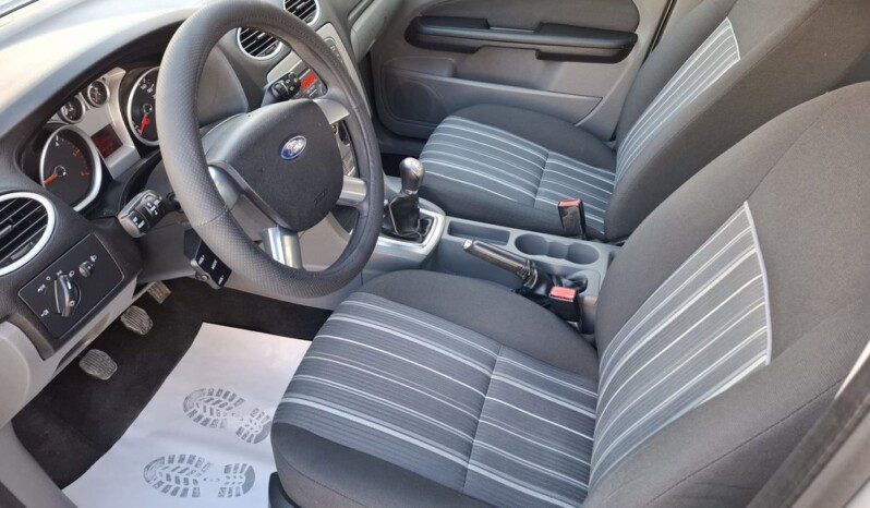 
								FORD FOCUS 1.6 TDCI TREND 2010 EURO 5 full									