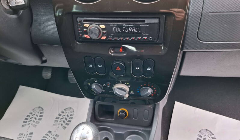 
								DACIA DUSTER 1.6 BENZINA LAUREATE 2011 full									