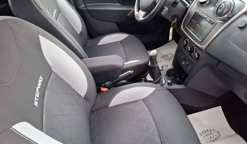 
								DACIA SANDERO STEPWAY 0.9 TCE LAUREATE 2013 full									