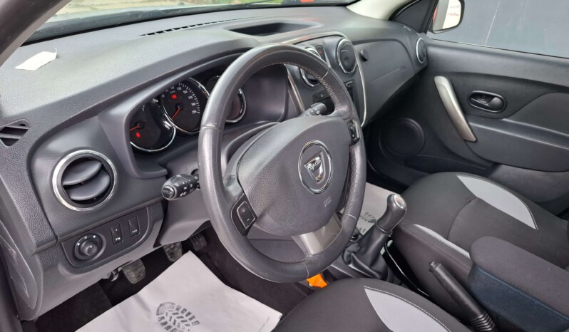 
								DACIA SANDERO STEPWAY 0.9 TCE LAUREATE 2013 full									