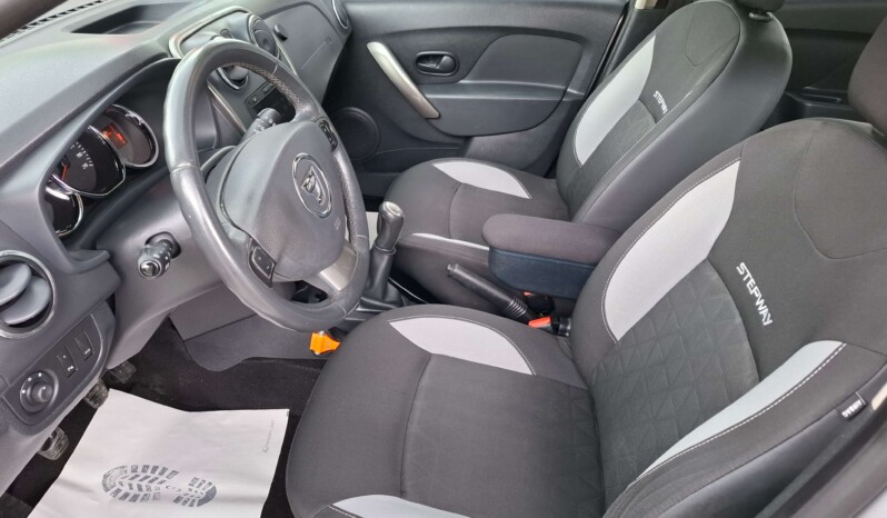 
								DACIA SANDERO STEPWAY 0.9 TCE LAUREATE 2013 full									