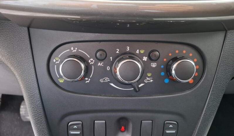 
								DACIA SANDERO 0.9 TCE LAUREATE 2013 full									