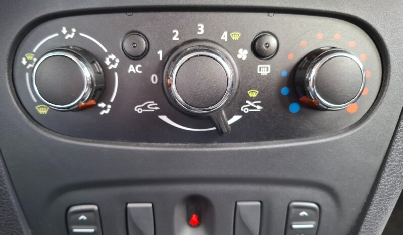 
								DACIA SANDERO 0.9 TCE LAUREATE 2013 full									