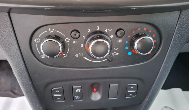 
								DACIA SANDERO 0.9 TCE LAUREATE 2015 full									
