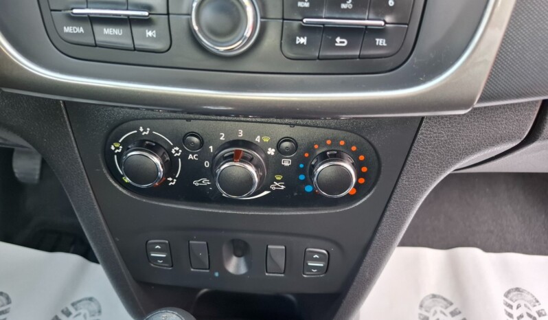 
								DACIA SANDERO 1.2 LAUREATE 2013 full									