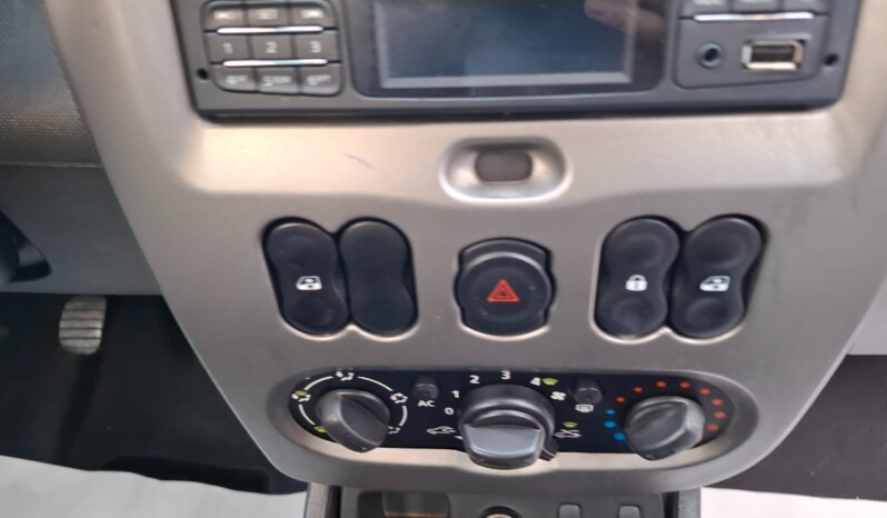 
								DACIA DUSTER 1.6 BENZINA LAUREATE 2012 full									