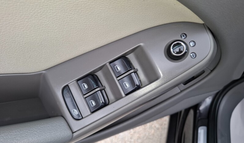 
AUDI A4 2.0 TDI ATTRACTION 2009 / 2010 EURO 5 full									