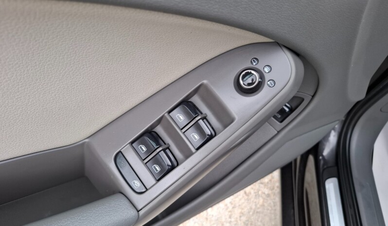 
AUDI A4 2.0 TDI ATTRACTION 2009 / 2010 EURO 5 full									