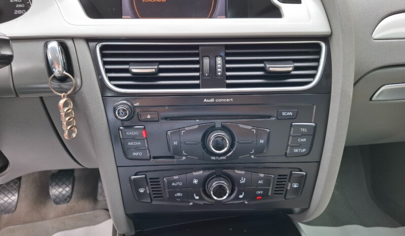 
AUDI A4 2.0 TDI ATTRACTION 2009 / 2010 EURO 5 full									