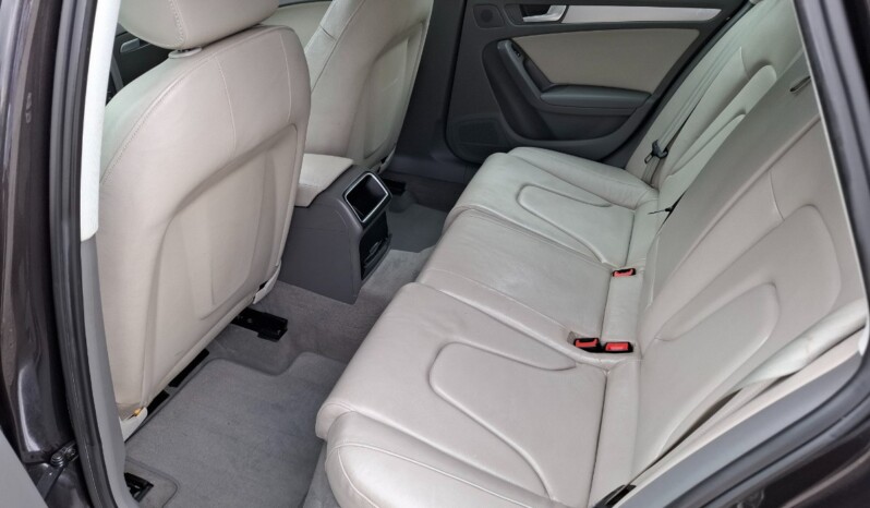 
AUDI A4 2.0 TDI ATTRACTION 2009 / 2010 EURO 5 full									