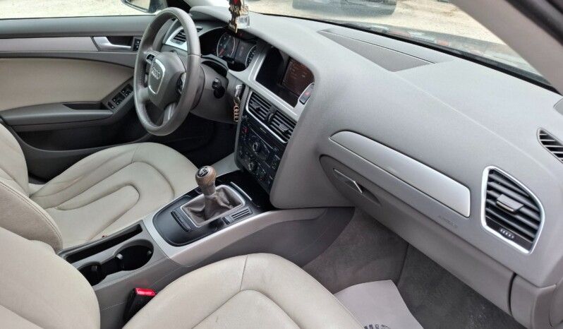 
AUDI A4 2.0 TDI ATTRACTION 2009 / 2010 EURO 5 full									