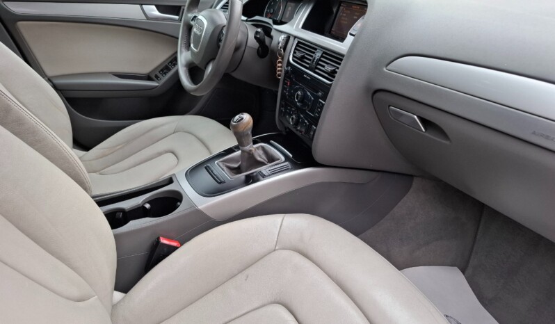 
AUDI A4 2.0 TDI ATTRACTION 2009 / 2010 EURO 5 full									