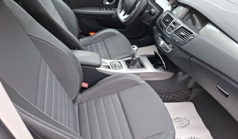 
								RENAULT LAGUNA 2.0 DCI GT 4CONTROL 2012 full									