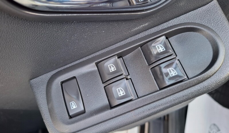 
								DACIA DUSTER 1.6 I CELEBRATION 2015 EURO 6 full									