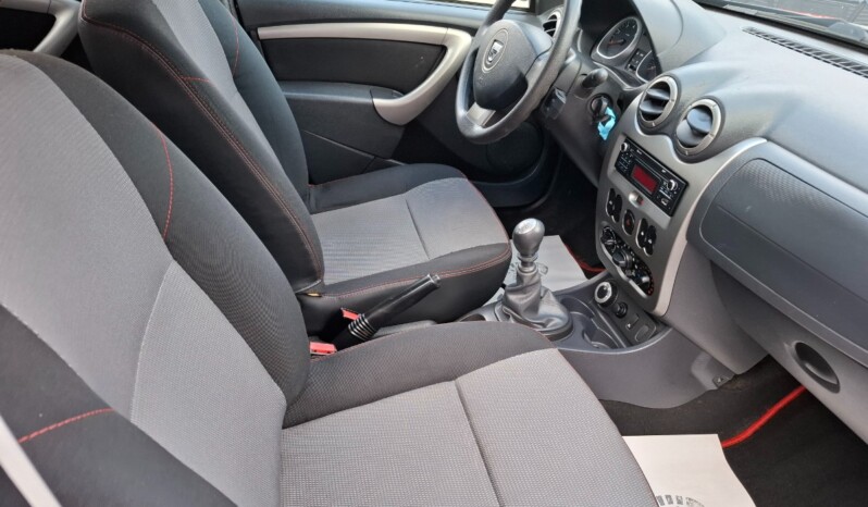 
DACIA DUSTER 1.5 DCI 4X4 LAUREATE 2013 full									