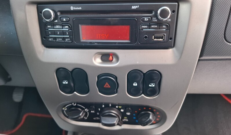 
DACIA DUSTER 1.5 DCI 4X4 LAUREATE 2013 full									