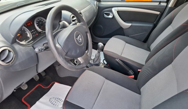 
DACIA DUSTER 1.5 DCI 4X4 LAUREATE 2013 full									