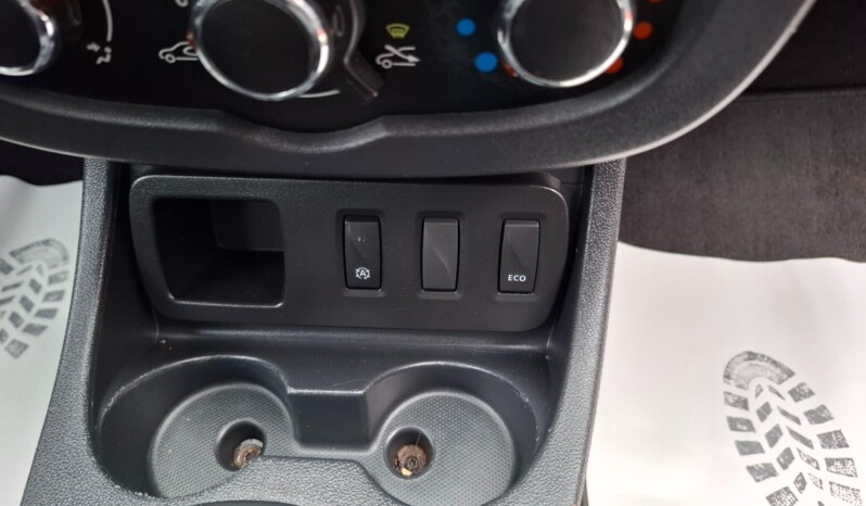 
DACIA DUSTER 1.6 I LAUREATE 2017 EURO 6 full									
