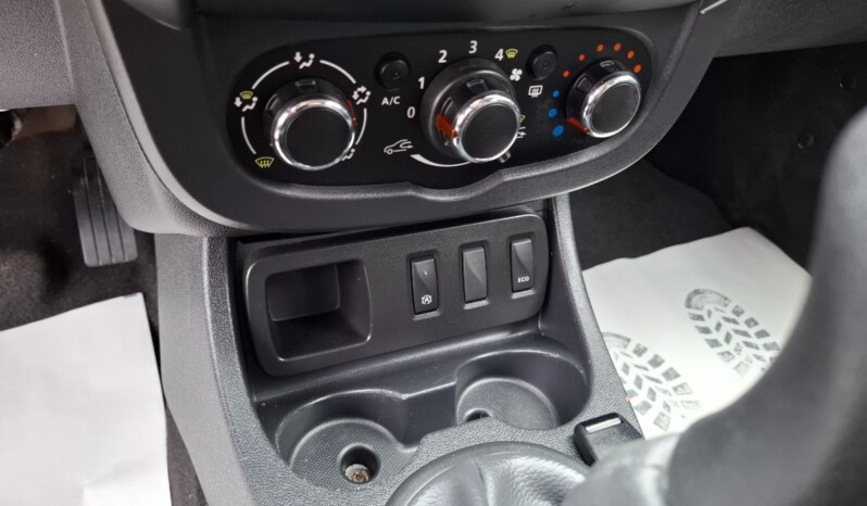 
DACIA DUSTER 1.6 I LAUREATE 2017 EURO 6 full									